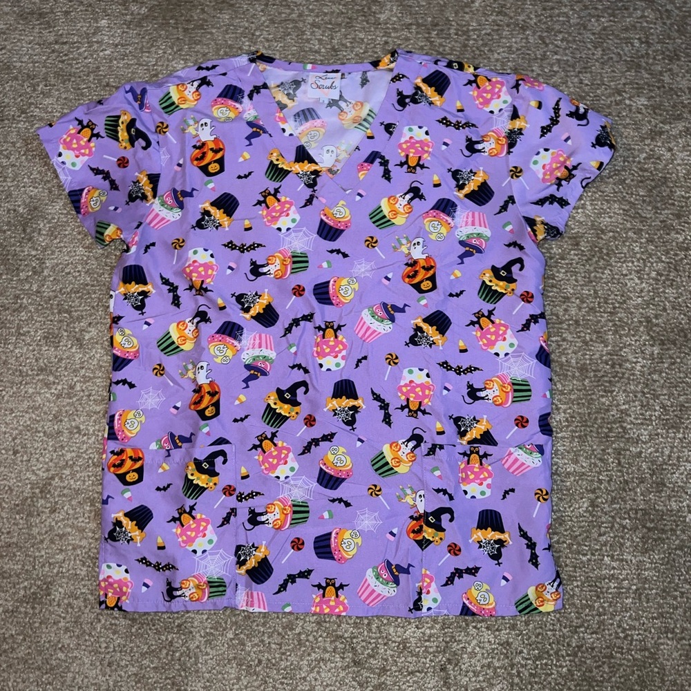 Halloween Cupcakes Purple Women’s Scrub top Luv Scrubs size Small